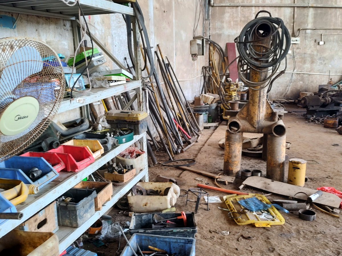 维修工位与专用工具实拍